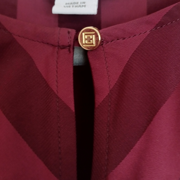 LIZ CLAIBORNE dressy red wine colored top. - Picture 4 of 5